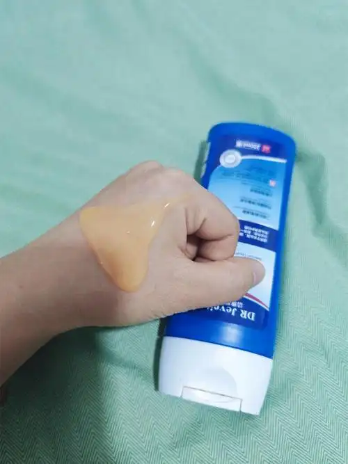 二氧化硒溶于水会否触发危险？其溶液有何特殊用途？