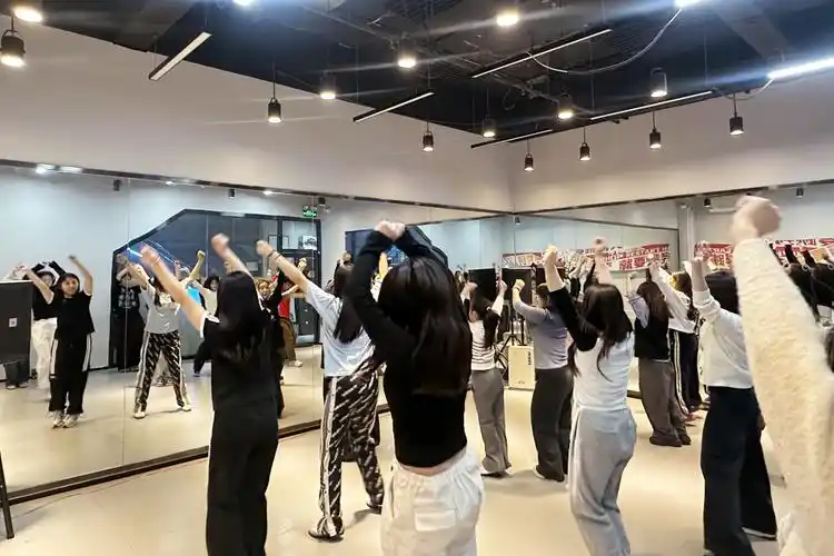 长沙SEO舞蹈室基础班：零基础能学会？多久能起舞？