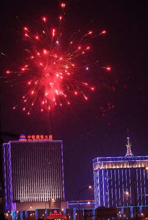 北京拍烟花有哪些好机位？ 后期修图怎么调色更有氛围感？