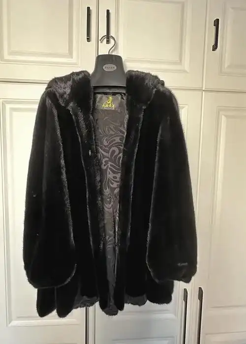 hyein seo恶魔大衣价格是多少 ？ 它的性价比和购买渠道在哪里找